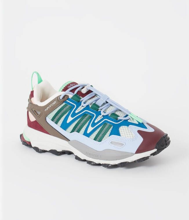 Adidas Hyperturf sneaker met suè, de details