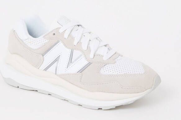 New Balance 57/40 sneaker met leren en su&#xE8, de details