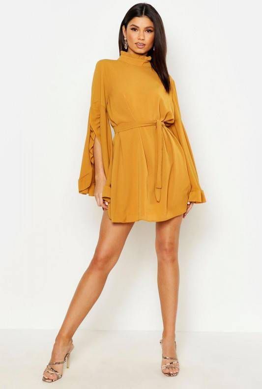 boohoo Boho Jurk Met Hoge Hals En Wijde Mouwen, Mosterd