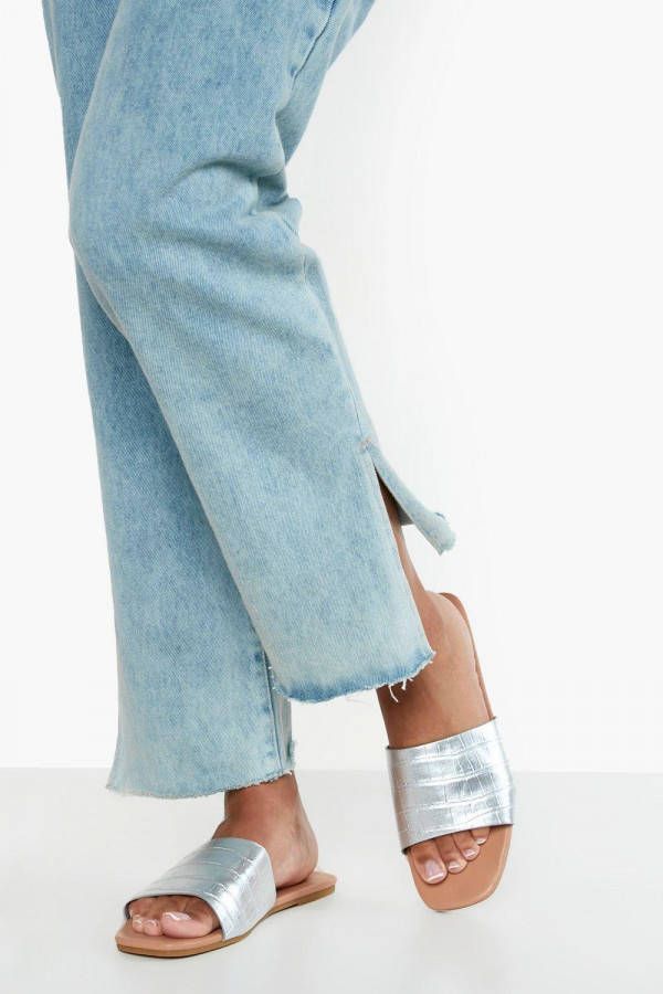 boohoo Brede Metallic Krokodillen Slippers Met Vierkante Neus, Silver