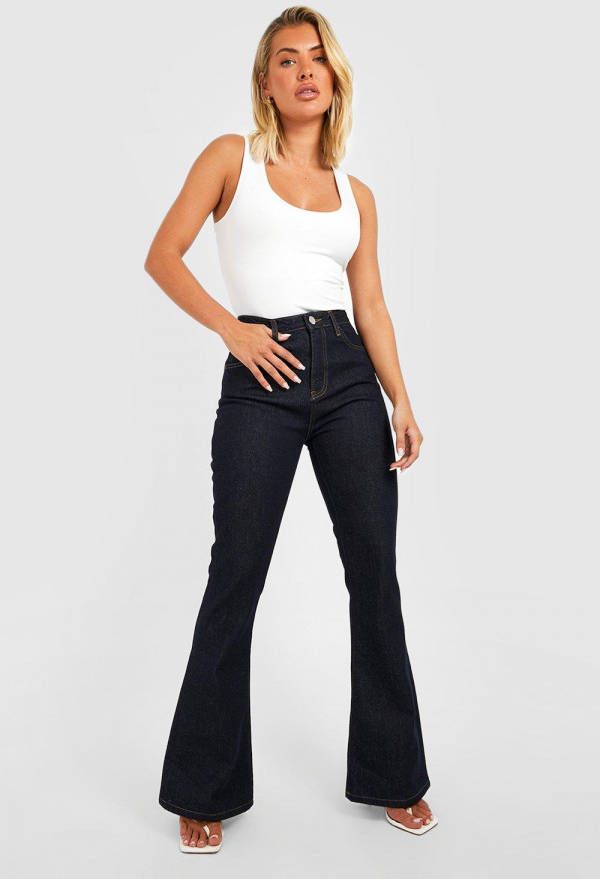 boohoo Gebleekte Flared Indigo Mid Waist Jeans, Washed Indigo