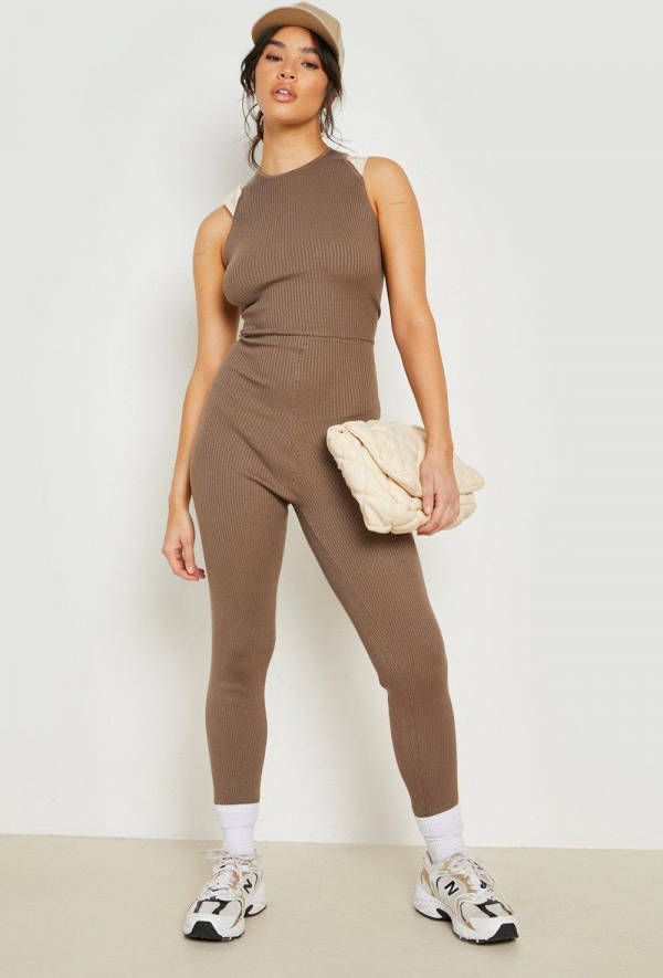 boohoo Gebreide Vormende Woman Jumpsuit Met Bandjes, Mocha