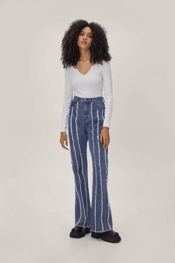 boohoo Gerafelde Flared Jeans Met Naaddetail, Mid Blue
