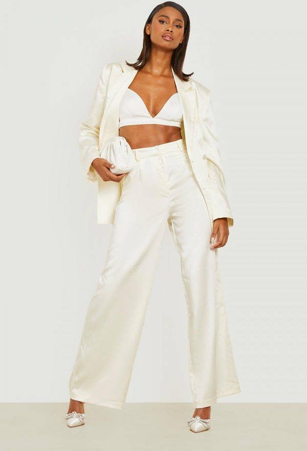 boohoo Getailleerde Satijnen Premium Wide Leg Broek, Cream