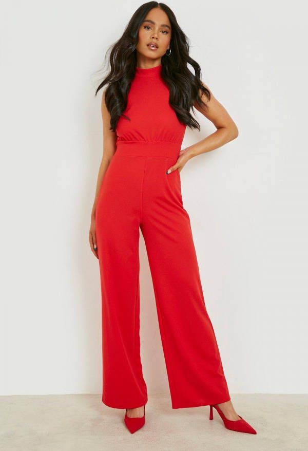 boohoo Petite Flared Jumpsuit Met Hoge Hals En Open Rug, Red