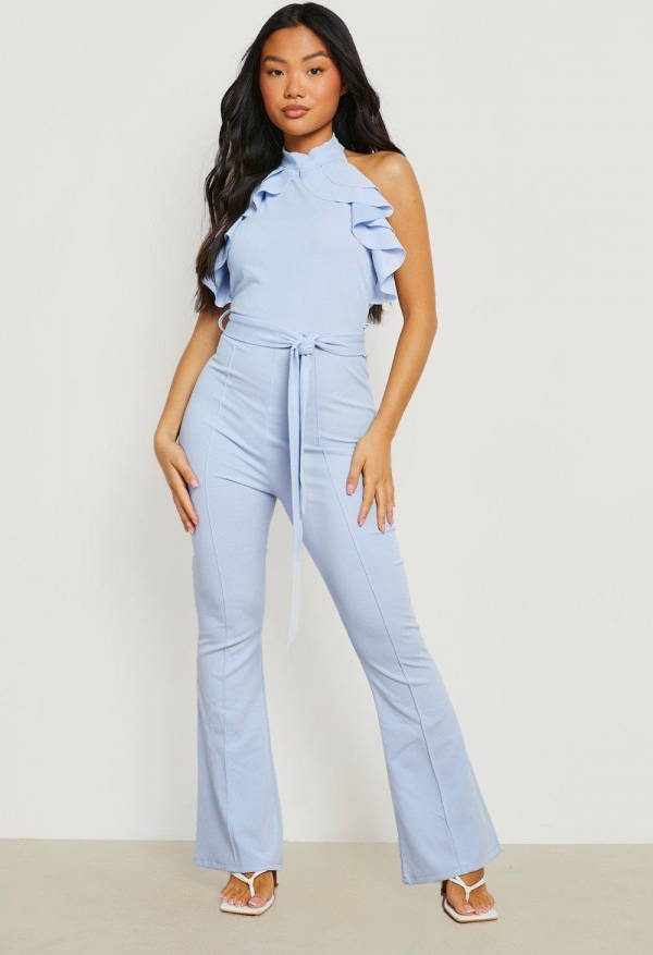 boohoo Petite Flared Jumpsuit Met Hoge Hals, Ruches En Racer Hals, Sky Blue