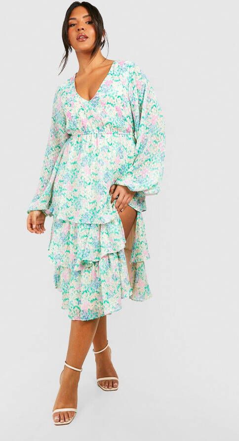 boohoo Plus Dobby Bloemen Midi Jurk Met Laagjes En Ruches, Multi