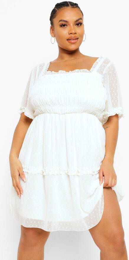 boohoo Plus Geplooide Gesmokte Dobby Chiffon Jurk, Ivory