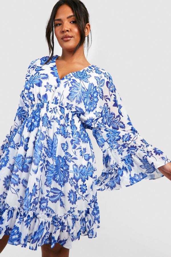 boohoo Plus Gesmokte Bloemen Wikkel Jurk Met Extreme Mouwen, Blue