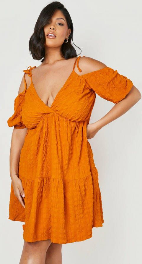 boohoo Plus Gesmokte Jurk Met Textuur, Ceintuur En Pofmouwen, Mustard