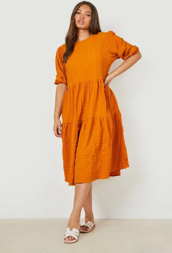 boohoo Plus Gesmokte Jurk Met Textuur, Pofmouwen En Laagjes, Mustard