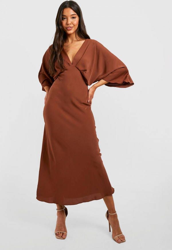 boohoo Satijnen Maxi Jurk Met Vleermuismouwen En Laag Decolleté,, Chocolate