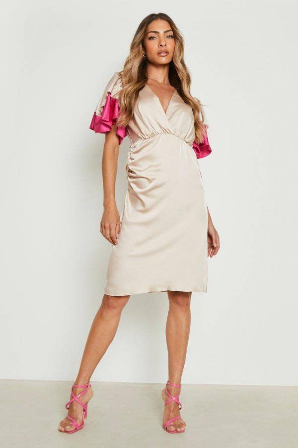 boohoo Satijnen Midi Jurk Met Ruches En Laag Decolleté,, Stone