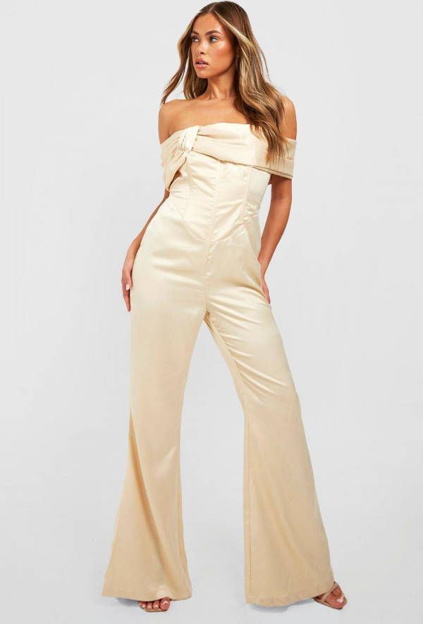 boohoo Satijnen Off Shoulder Jumpsuit Met Korset Detail, Champagne