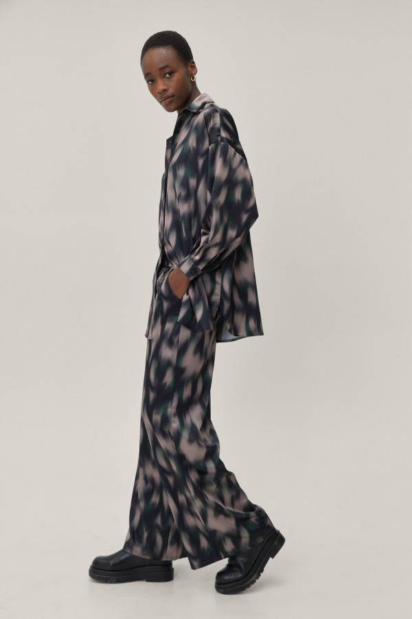 boohoo Satijnen Tie Dye Wide Leg Broek, Khaki