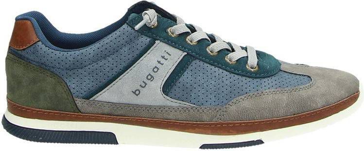 Bottega Veneta lage leren sneakers zwart vind je in Sneakerstad