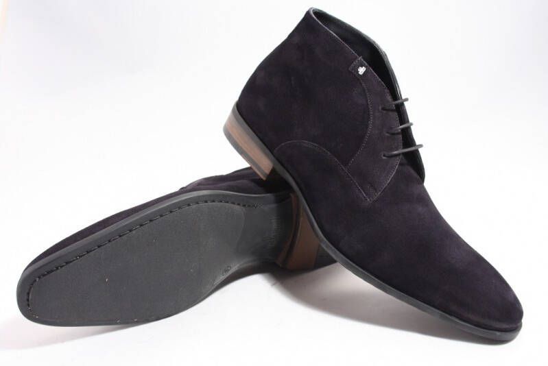 Van Bommel 20057 00 boots gekleed